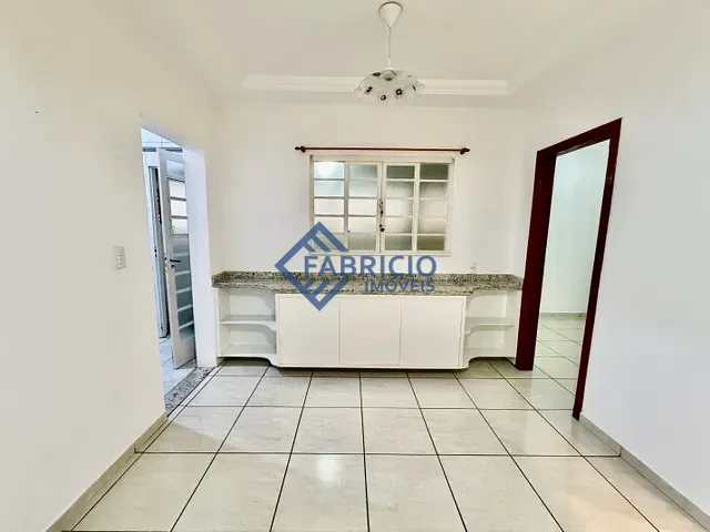 Casa com 180m² 3 quartos e 2 banheiros, para alugar, no bairro Nova Vinhedo em Vinhedo