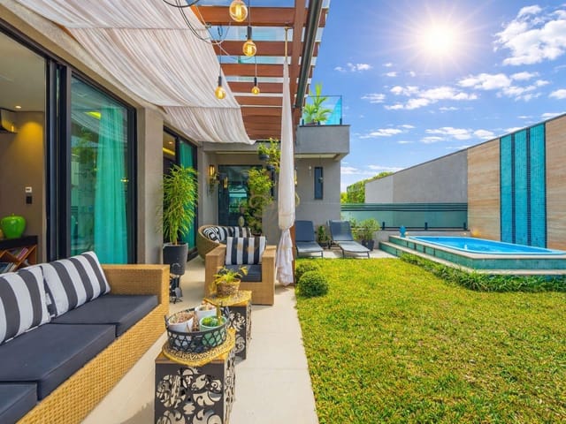 Casa com 832m² 4 quartos e 6 banheiros, à venda, no bairro Campo Comprido em Curitiba