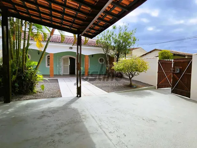 Casa com 288m² 3 quartos e 1 banheiro, à venda, no bairro Satélite em Itanhaém