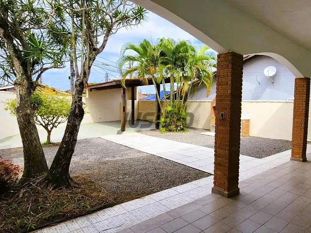 Casa com 288m² 3 quartos e 1 banheiro, à venda, no bairro Satélite em Itanhaém