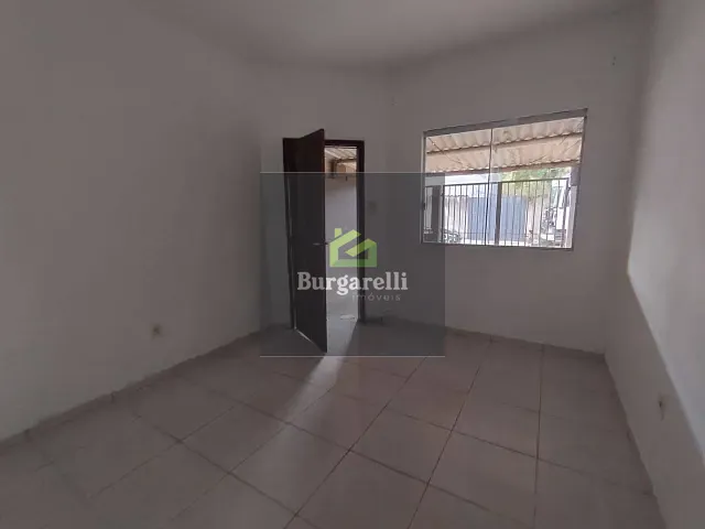 Casa 2 quartos e 1 banheiro, para alugar, no bairro Residencial Tipuana em Lavras