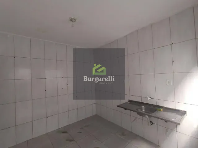 Casa 2 quartos e 1 banheiro, para alugar, no bairro Residencial Tipuana em Lavras