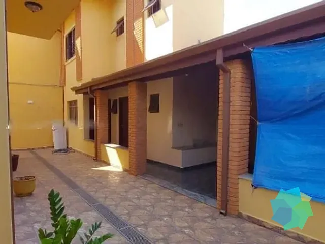 Casa com 300m² 3 quartos e 2 banheiros, à venda, no bairro Jardim Celani em Salto