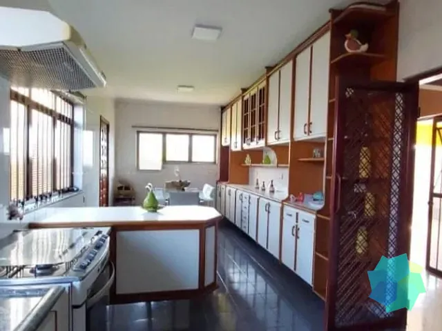 Casa com 300m² 3 quartos e 2 banheiros, à venda, no bairro Jardim Celani em Salto