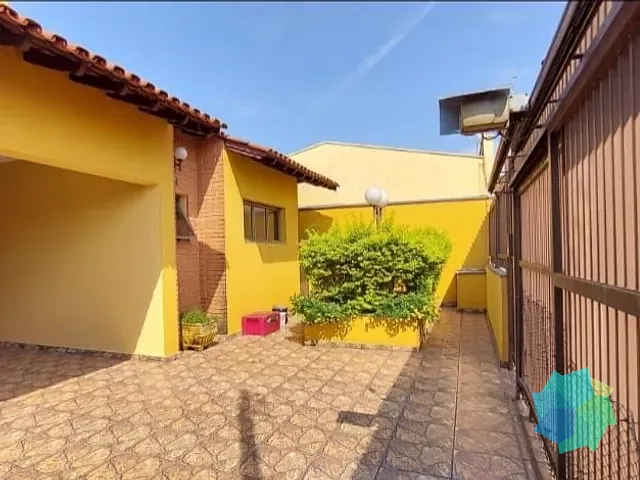 Casa com 300m² 3 quartos e 2 banheiros, à venda, no bairro Jardim Celani em Salto