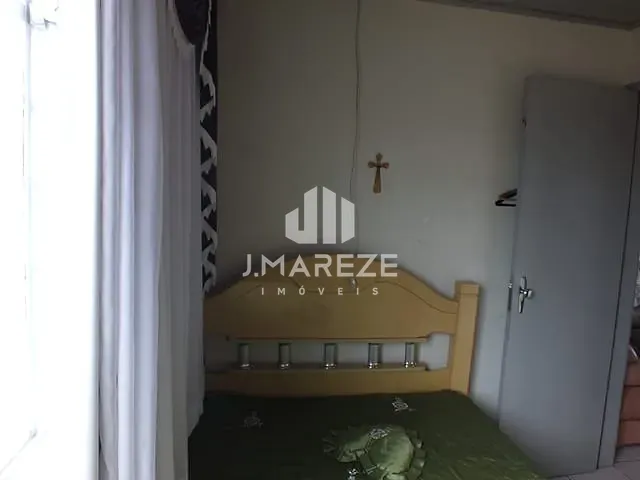 Casa com 300m² 3 quartos e 1 banheiro, à venda, no bairro Núcleo Habitacional Afonso Alves de Camargo em Apucarana