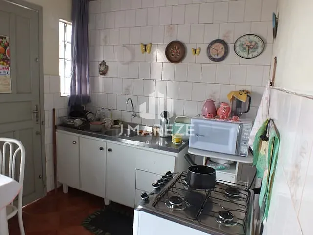 Casa com 300m² 3 quartos e 1 banheiro, à venda, no bairro Núcleo Habitacional Afonso Alves de Camargo em Apucarana