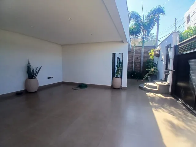 Casa com 300m² 3 quartos e 3 banheiros, à venda ou para alugar, no bairro Riviera de São João em São João da Boa Vista