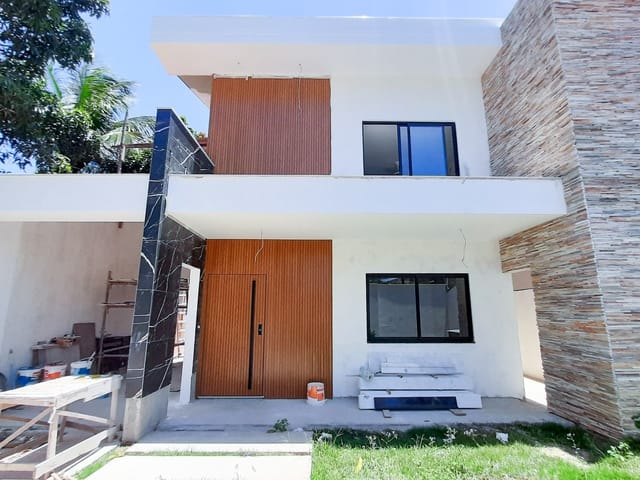 Casa com 300m² 4 quartos e 4 banheiros, à venda, no bairro Glória em Macaé