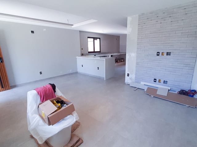 Casa com 300m² 4 quartos e 4 banheiros, à venda, no bairro Glória em Macaé