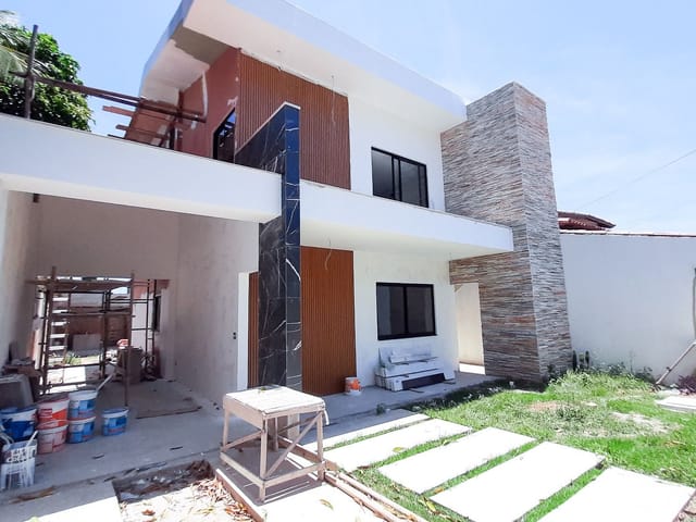 Casa com 300m² 4 quartos e 4 banheiros, à venda, no bairro Glória em Macaé