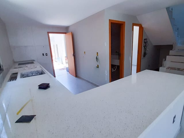 Casa com 300m² 4 quartos e 4 banheiros, à venda, no bairro Glória em Macaé