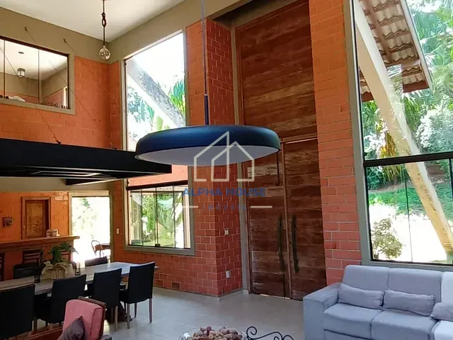 Casa com 2000m² 4 quartos e 4 banheiros, à venda, no bairro Chácaras Cataguá em Taubaté