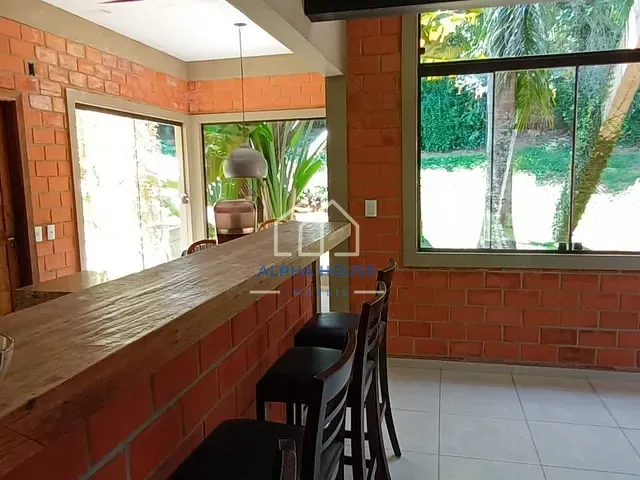 Casa com 2000m² 4 quartos e 4 banheiros, à venda, no bairro Chácaras Cataguá em Taubaté