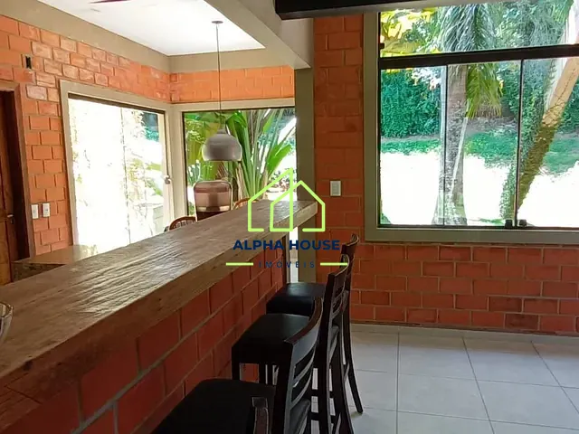 Casa com 2000m² 4 quartos e 4 banheiros, à venda, no bairro Chácaras Cataguá em Taubaté