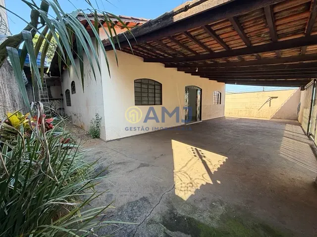 Casa com 250m² 3 quartos e 1 banheiro, para alugar, no bairro Vila Mauá em Goiânia