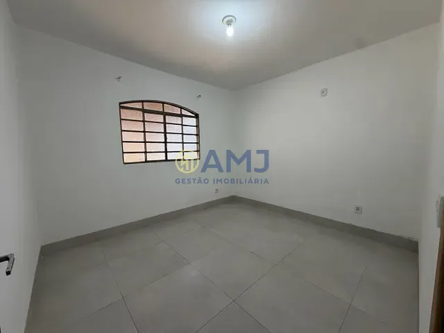 Casa com 250m² 3 quartos e 1 banheiro, para alugar, no bairro Vila Mauá em Goiânia