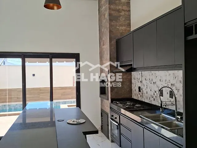 Casa com 250m² 3 quartos e 2 banheiros, à venda, no bairro Loteamento Salvador Costa Marques em Cuiabá