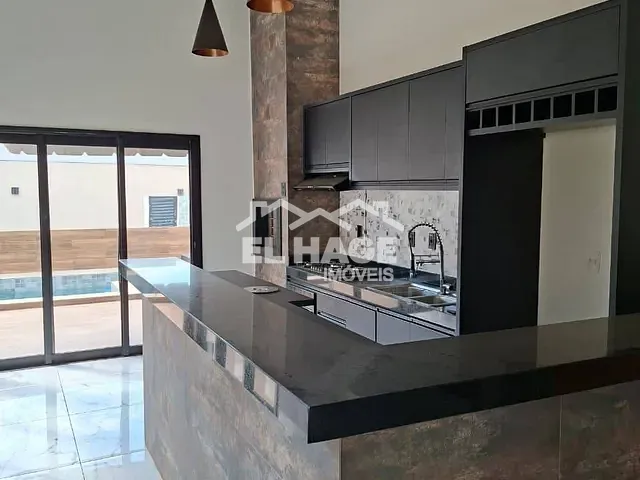 Casa com 250m² 3 quartos e 2 banheiros, à venda, no bairro Loteamento Salvador Costa Marques em Cuiabá