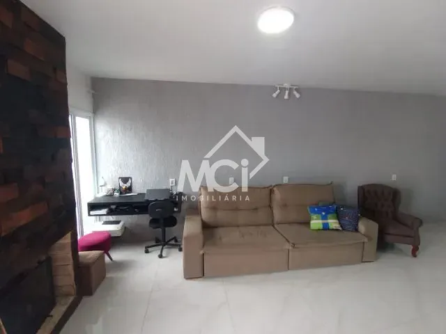 Casa 2 quartos e 1 banheiro, à venda, no bairro Areal em Pelotas