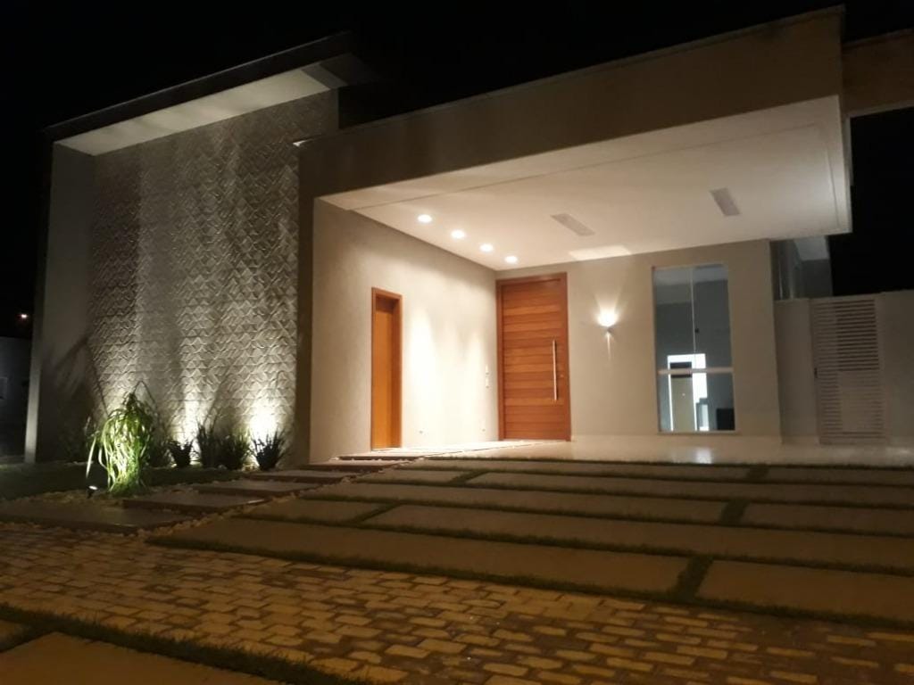 Casa à venda com 3 quartos, 200m² - Foto 1