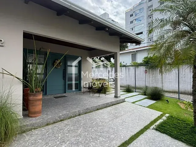 Casa com 441m² 3 quartos e 6 banheiros, à venda, no bairro Cabeçudas em Itajaí