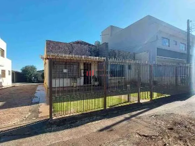 Casa à venda, no bairro Centro em Rolândia