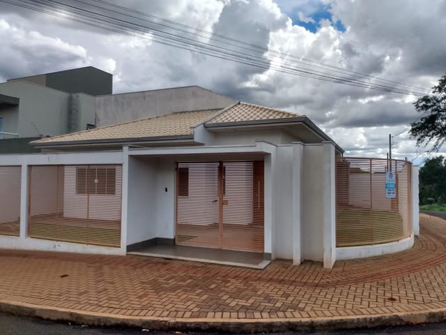 Casa com 307m² 3 quartos e 2 banheiros, à venda, no bairro Jardim Vô Zezinho em Cambé