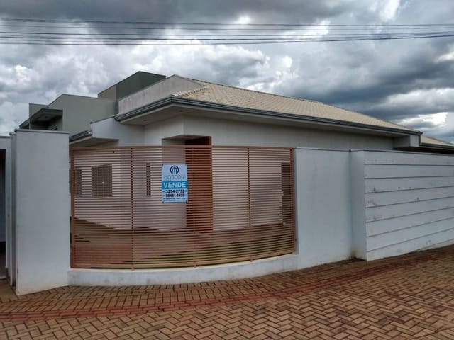 Casa com 307m² 3 quartos e 2 banheiros, à venda, no bairro Jardim Vô Zezinho em Cambé