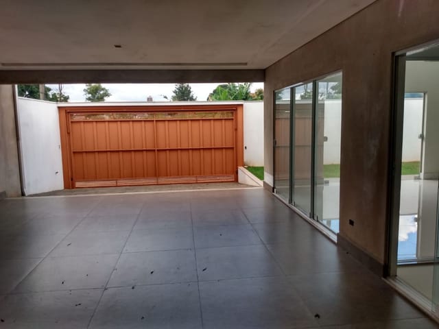 Casa com 307m² 3 quartos e 2 banheiros, à venda, no bairro Jardim Vô Zezinho em Cambé