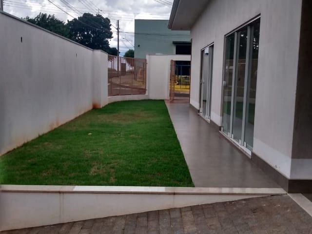Casa com 307m² 3 quartos e 2 banheiros, à venda, no bairro Jardim Vô Zezinho em Cambé