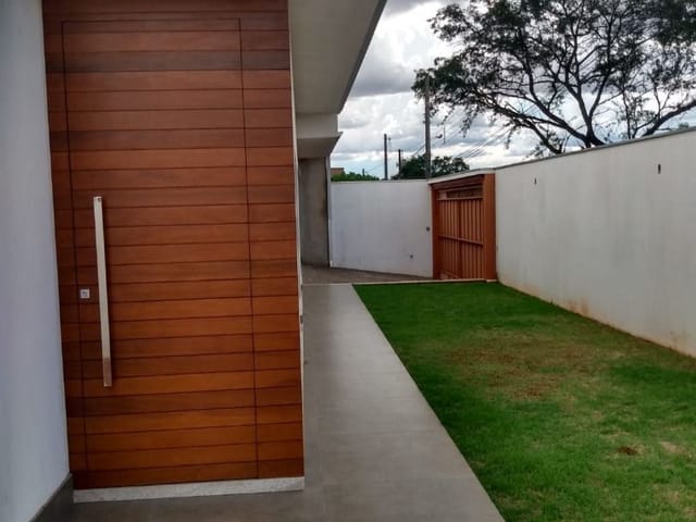 Casa com 307m² 3 quartos e 2 banheiros, à venda, no bairro Jardim Vô Zezinho em Cambé