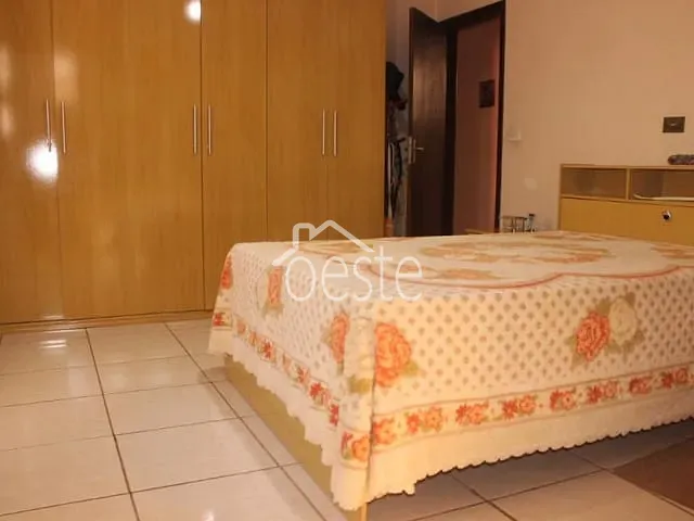 Casa com 280m² 4 quartos e 2 banheiros, à venda, no bairro Vila Brasil em Santa Bárbara D'Oeste