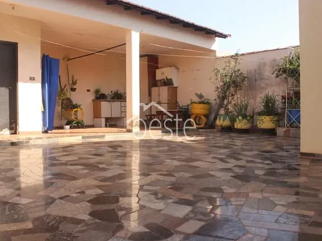 Casa com 280m² 4 quartos e 2 banheiros, à venda, no bairro Vila Brasil em Santa Bárbara D'Oeste