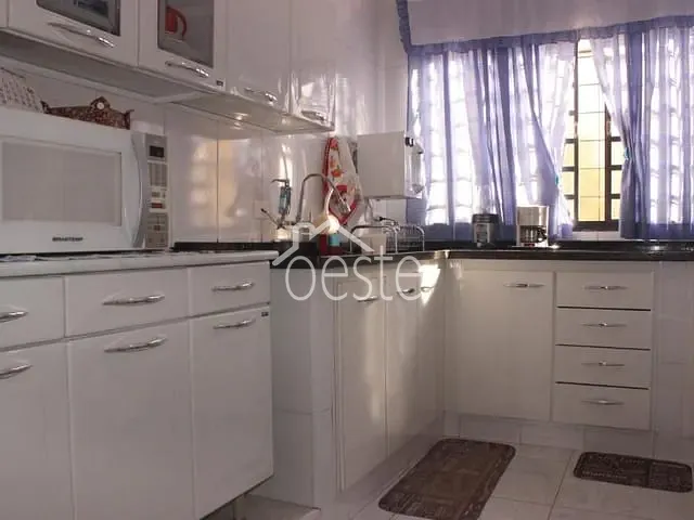 Casa com 280m² 4 quartos e 2 banheiros, à venda, no bairro Vila Brasil em Santa Bárbara D'Oeste