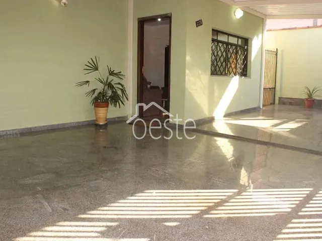 Casa com 280m² 4 quartos e 2 banheiros, à venda, no bairro Vila Brasil em Santa Bárbara D'Oeste