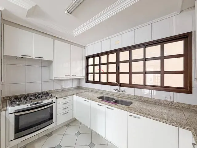 Casa com 825m², para alugar, no bairro Jardim Araxá  em Londrina