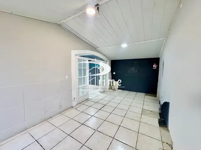 Casa com 360m², para alugar, no bairro Piratininga em Niterói