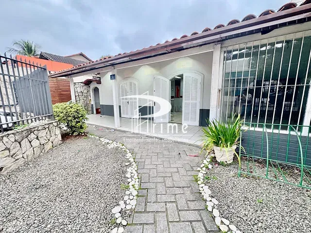 Casa com 360m², para alugar, no bairro Piratininga em Niterói