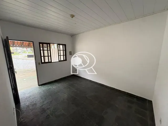 Casa 2 quartos e 1 banheiro, para alugar, no bairro Jardim Valeri em Registro