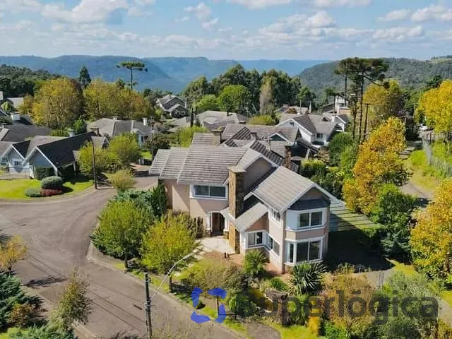 Casa 4 quartos e 9 banheiros, à venda, no bairro Três Pinheiros em Gramado