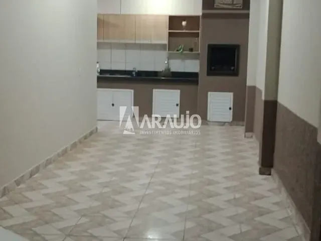 Casa com 107m² 2 quartos e 1 banheiro, à venda, no bairro Espinheiros em Itajaí