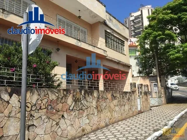 Casa 4 quartos e 2 banheiros, à venda, no bairro Centro em Barra Mansa