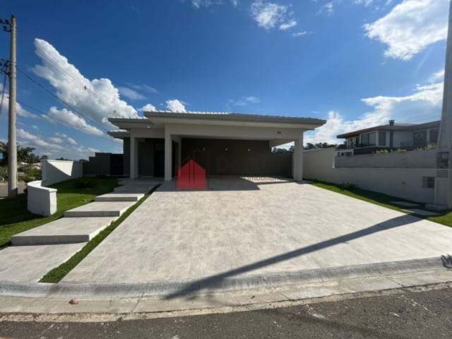Casa com 560m², à venda, no bairro Alto do Cardoso em Pindamonhangaba