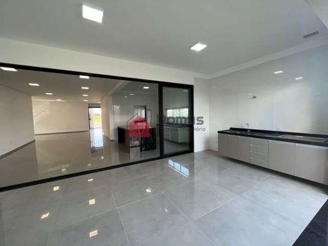 Casa com 560m², à venda, no bairro Alto do Cardoso em Pindamonhangaba