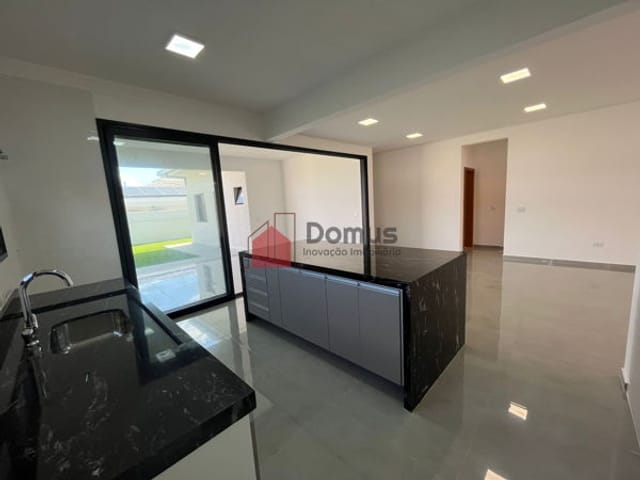 Casa com 560m², à venda, no bairro Alto do Cardoso em Pindamonhangaba
