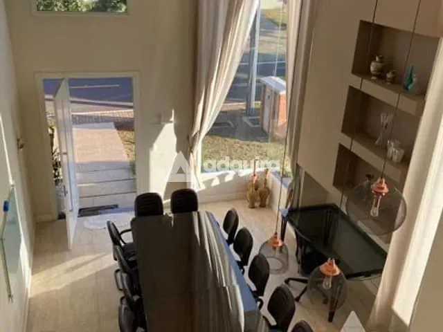 Casa com 668m² 5 quartos e 6 banheiros, à venda, no bairro Colônia Dona Luíza em Ponta Grossa