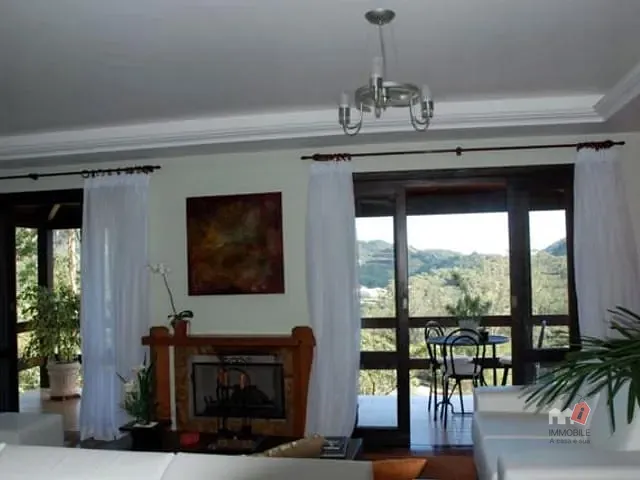 Casa com 1000m², à venda, no bairro Duarte Silveira em Petrópolis