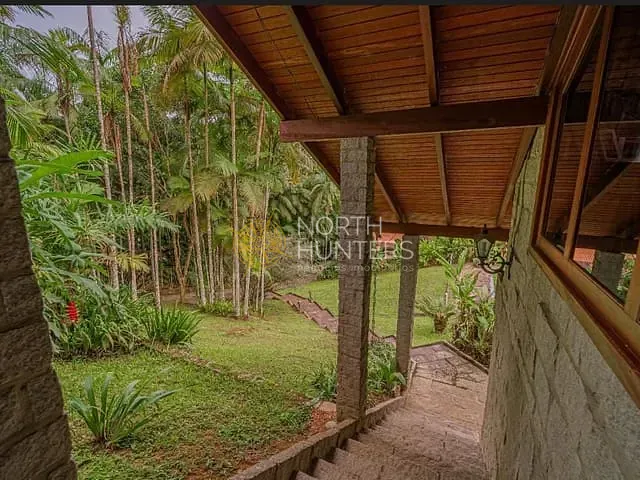 Casa com 2025m² 4 quartos e 4 banheiros, à venda, no bairro Nova Brasília em Joinville