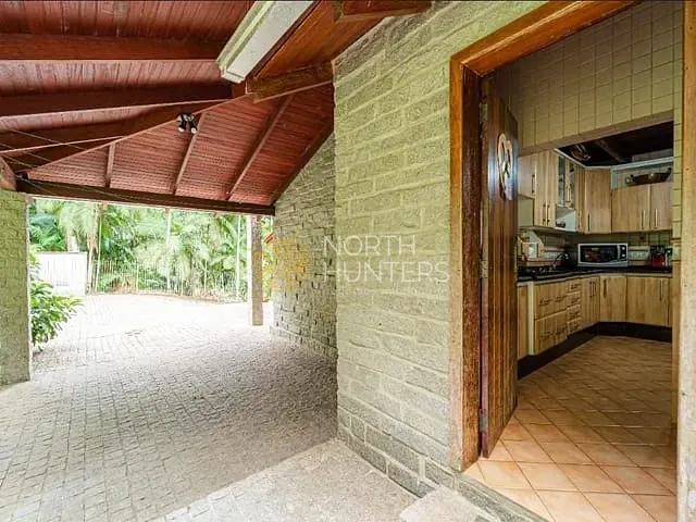 Casa com 2025m² 4 quartos e 4 banheiros, à venda, no bairro Nova Brasília em Joinville